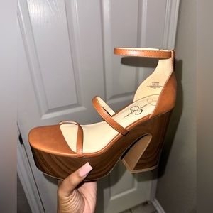 Jessica Simpson chunky heel 🤎